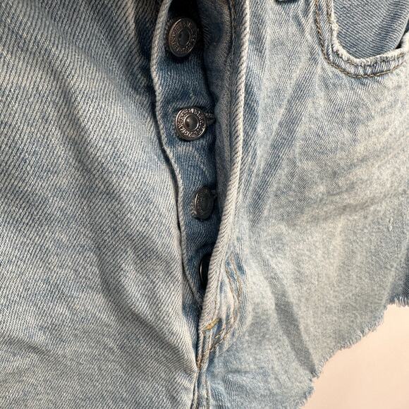 LEVI'S  Ribcage Raw Hem Light Wash Denim Shorts // 29 - Picture 7 of 14